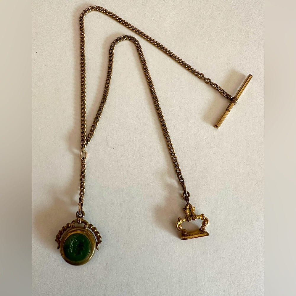 Vintage medallion necklace with Fob closure.